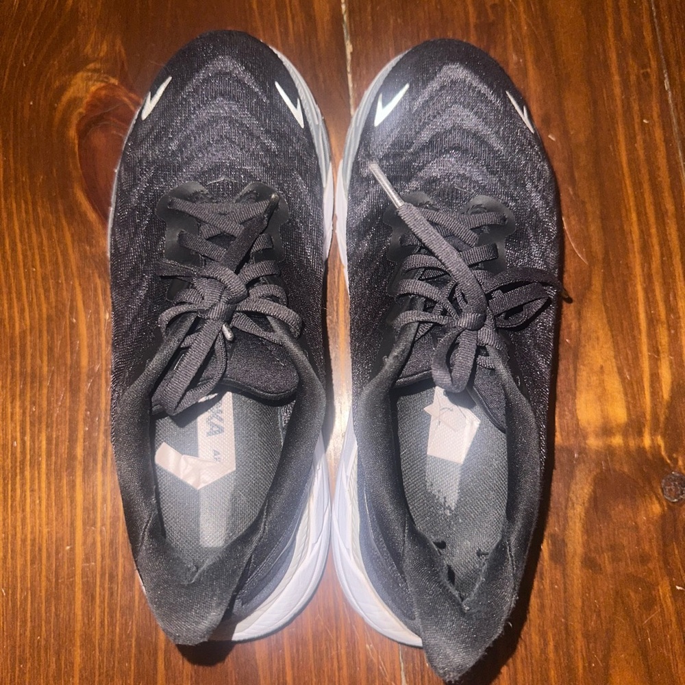 Hoka One One Women’s Arahi 6 size 8B